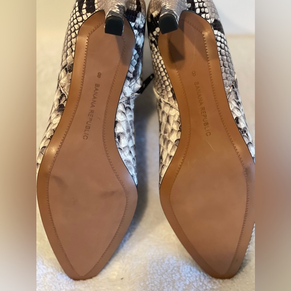 Banana Republic snake skin print ankle heel bootie with box. Size 8 - Picture 7 of 7
